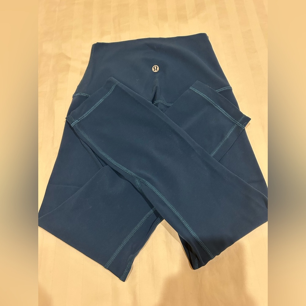 Lululemon blue wonder train leggings lightly worn good condition.